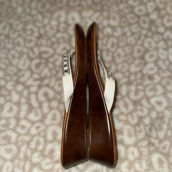 Italian Shoemakers Flip Flop Sandals - Picture 5 of 7